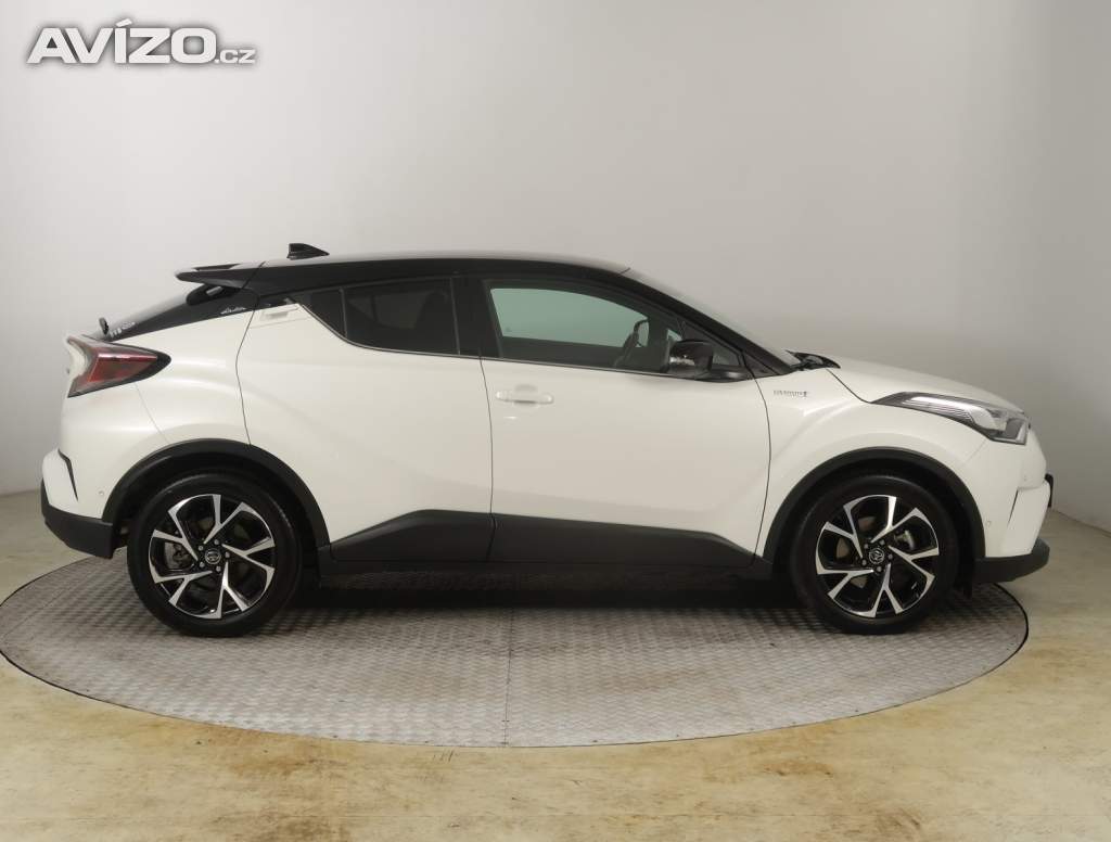 Foto inzerátu Toyota C-HR 1.8 Hybrid