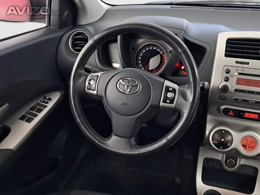 Foto inzerátu Toyota Urban Cruiser 1.33 Dual VVT-i