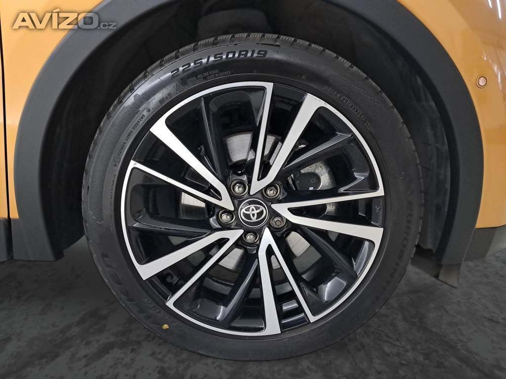 Foto inzerátu Toyota C-HR 2.0 Hybrid AWD