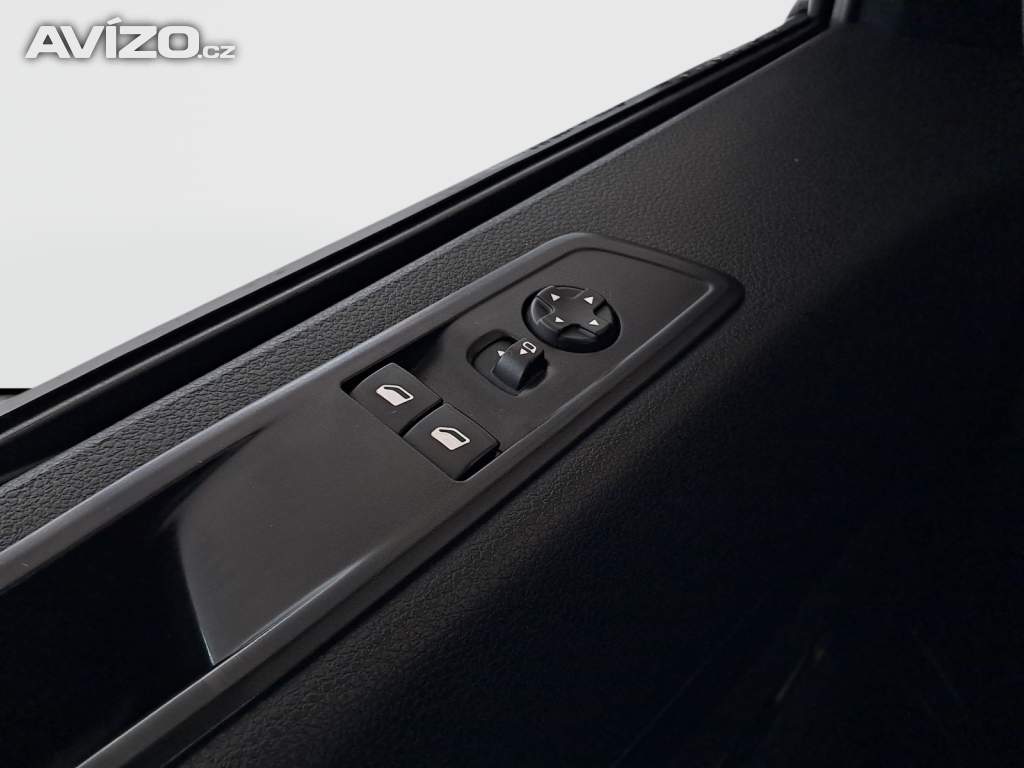 Foto inzerátu Peugeot Traveller 2.0 BlueHDi