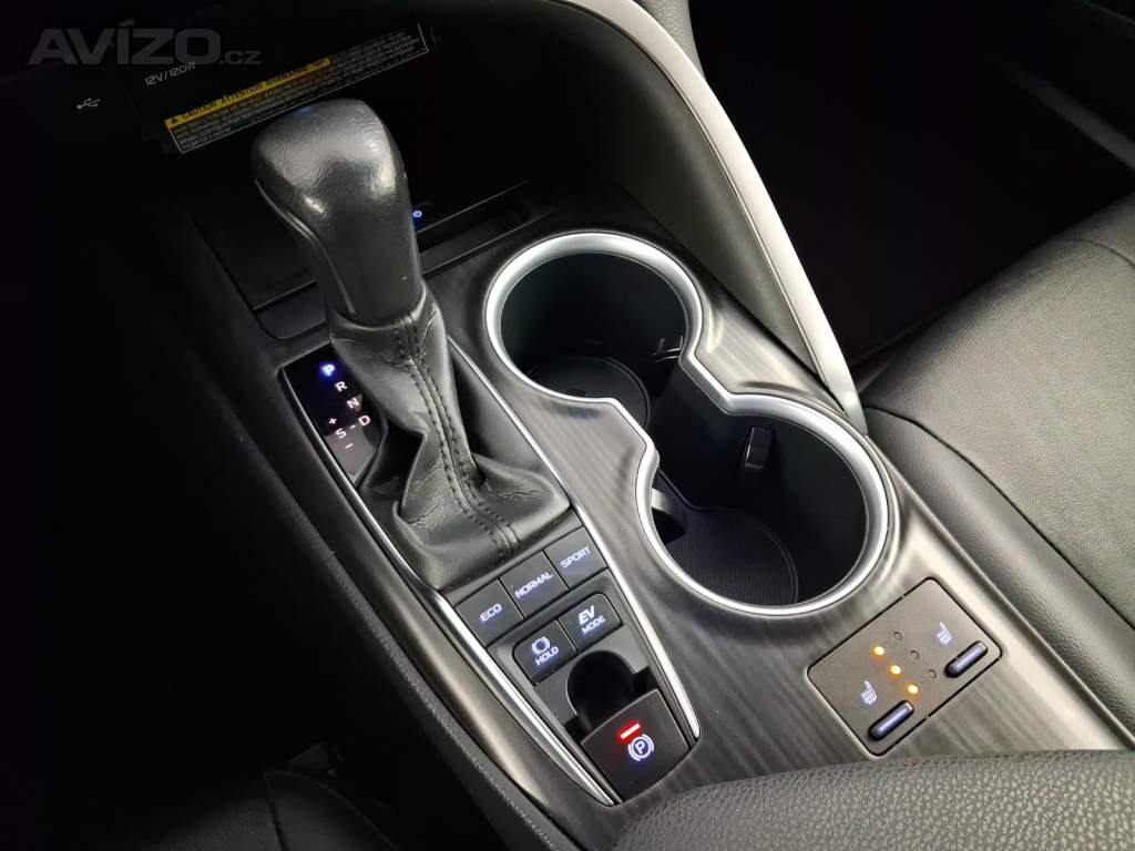 Foto inzerátu Toyota Camry 2.5 Hybrid