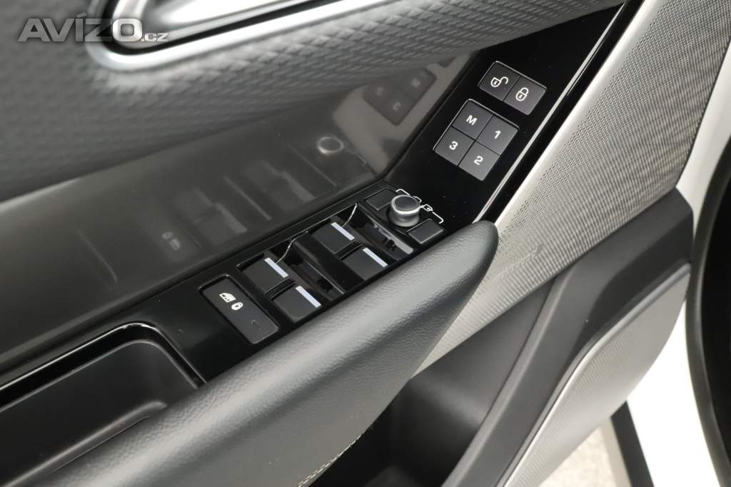 Foto inzerátu Land Rover Range Rover Velar D240