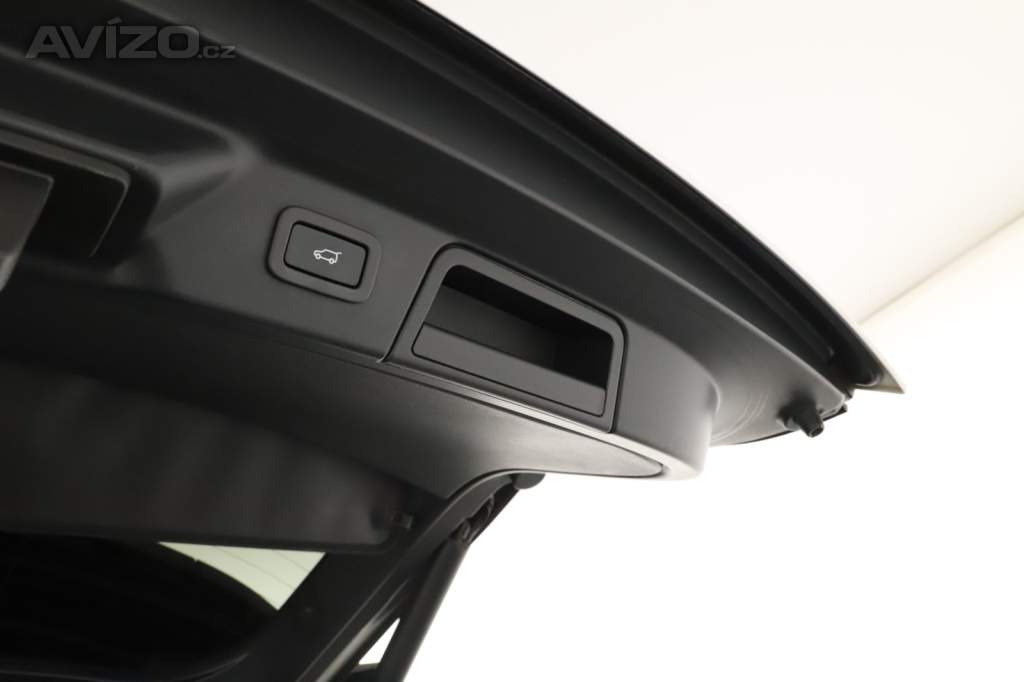 Foto inzerátu Land Rover Range Rover Velar D240