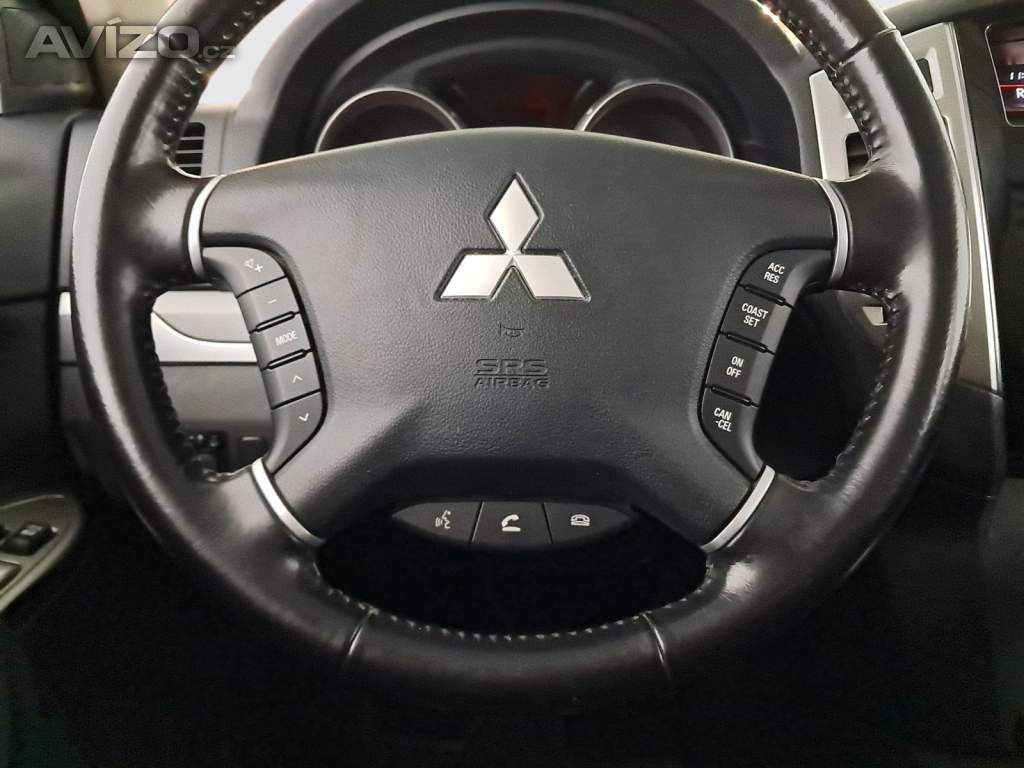Foto inzerátu Mitsubishi Pajero 3.2 DI-D
