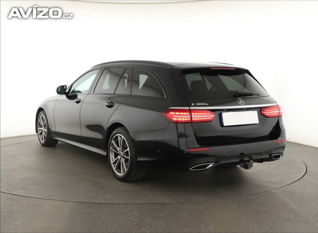 Foto inzerátu Mercedes E E 300 e 4MATIC