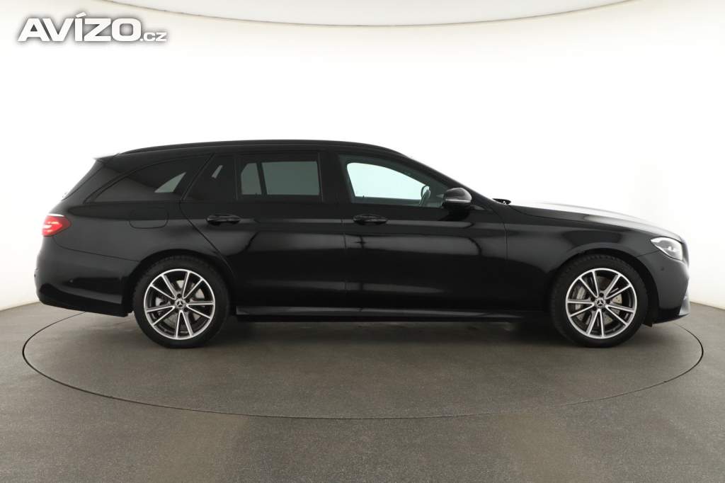Foto inzerátu Mercedes E E 300 e 4MATIC
