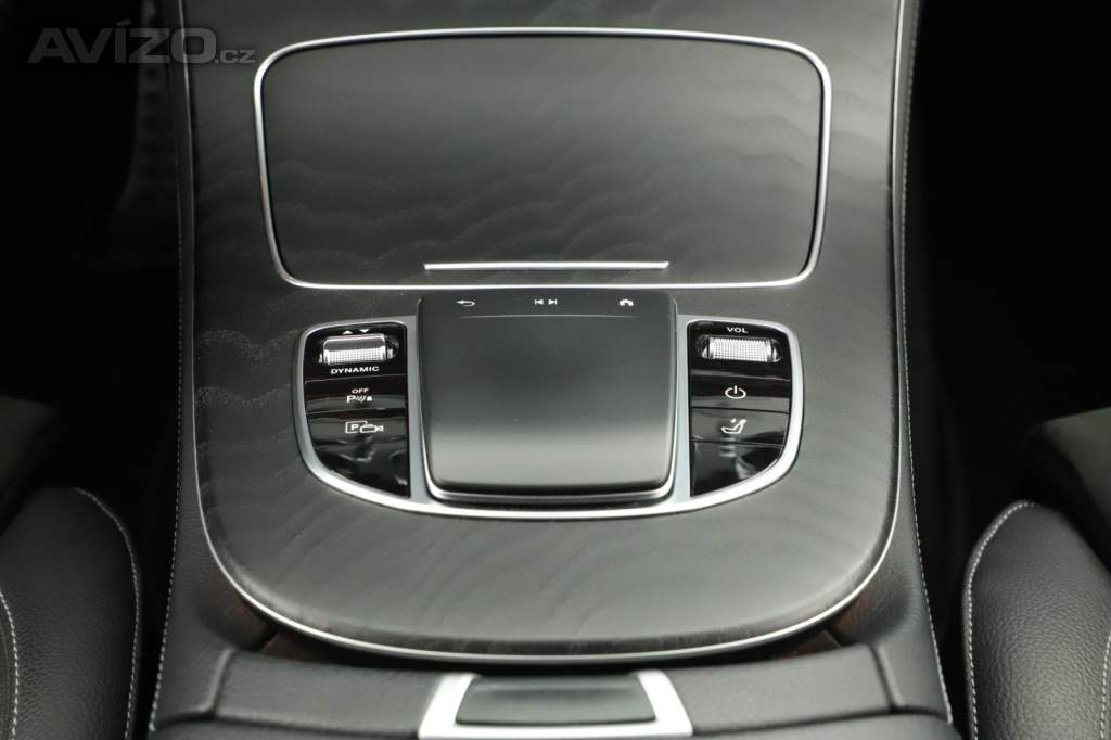 Foto inzerátu Mercedes E E 300 e 4MATIC