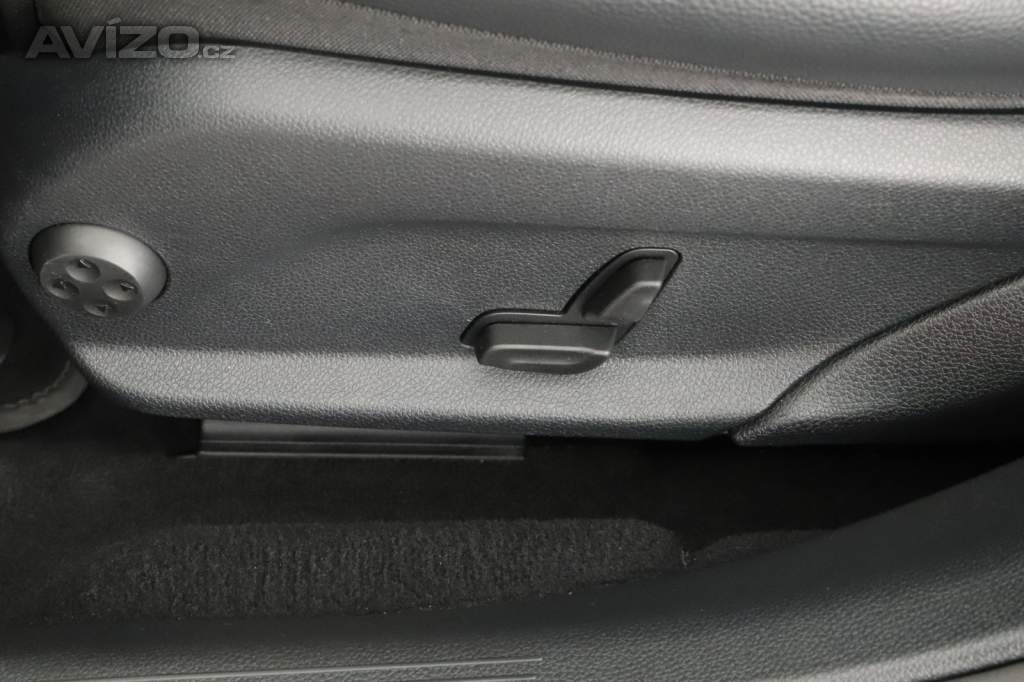 Foto inzerátu Mercedes E E 300 e 4MATIC