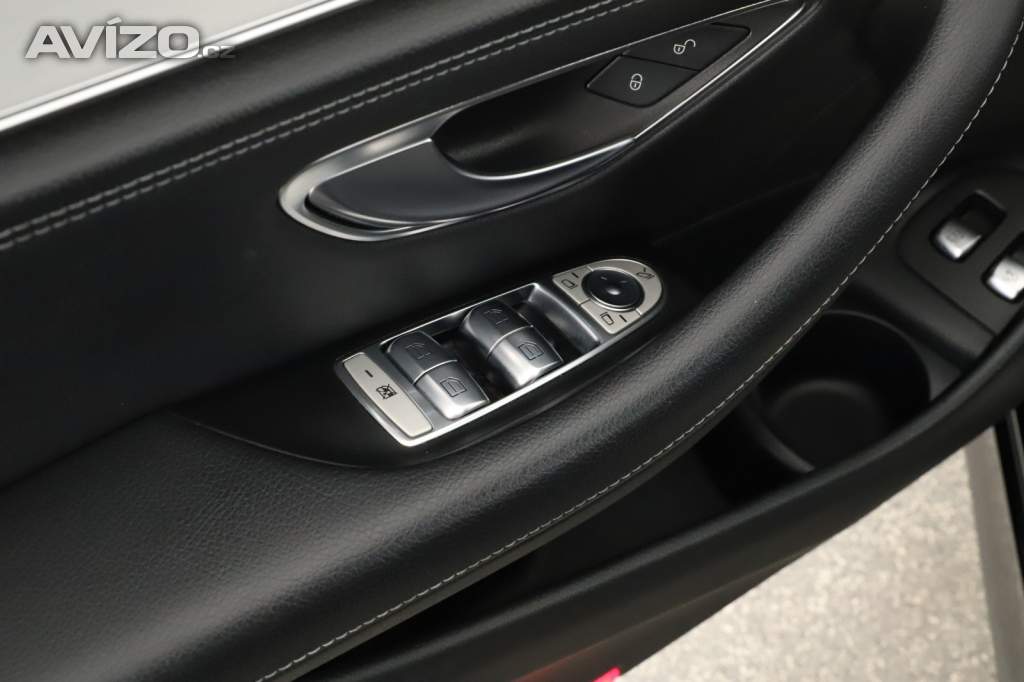 Foto inzerátu Mercedes E E 300 e 4MATIC