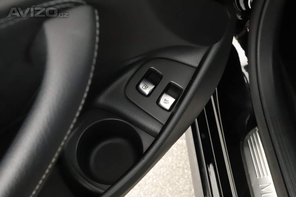 Foto inzerátu Mercedes E E 300 e 4MATIC
