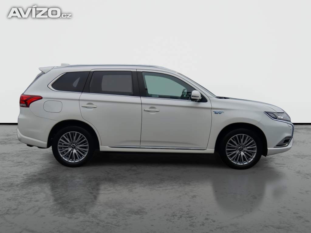 Foto inzerátu Mitsubishi Outlander 2.4 PHEV