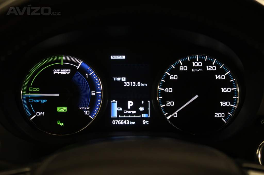 Foto inzerátu Mitsubishi Outlander 2.4 PHEV