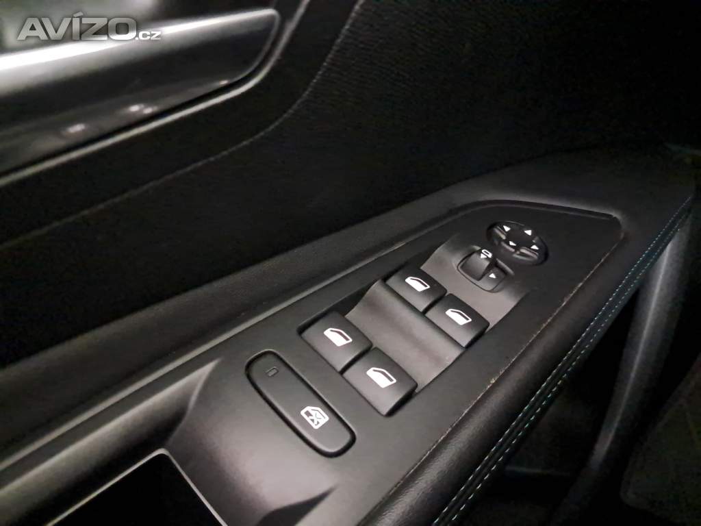Foto inzerátu Peugeot 3008 1.2 PureTech
