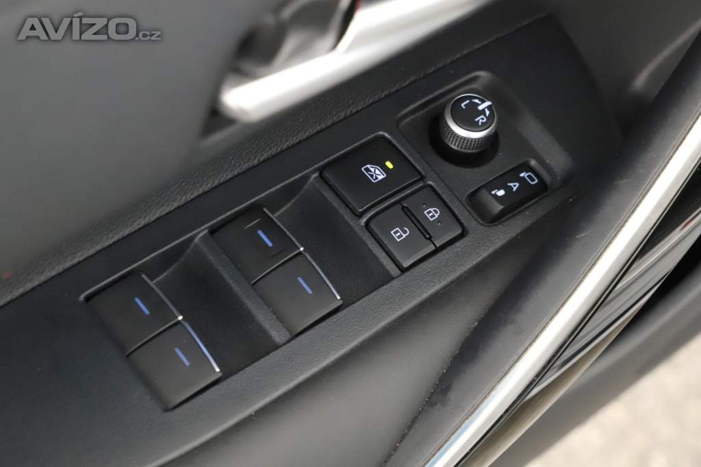 Foto inzerátu Toyota Corolla 2.0 Hybrid