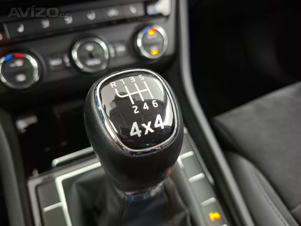 Foto inzerátu Skoda Superb 2.0 TDI 4x4
