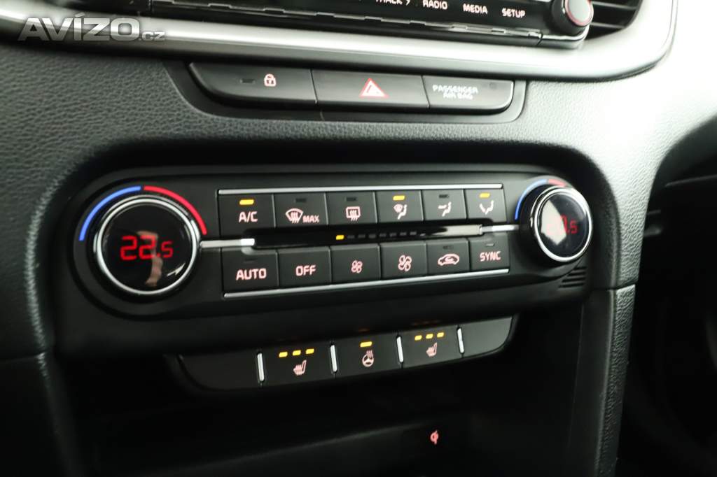 Foto inzerátu Kia Ceed 1.5 T-GDI MHEV