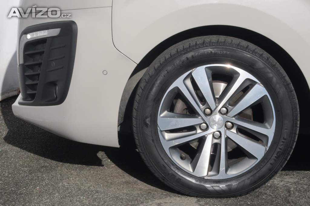 Foto inzerátu Peugeot Traveller 2.0 BlueHDi