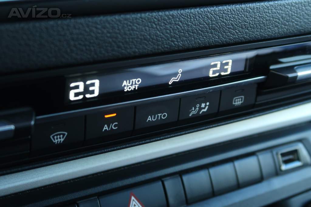 Foto inzerátu Peugeot Traveller 2.0 BlueHDi