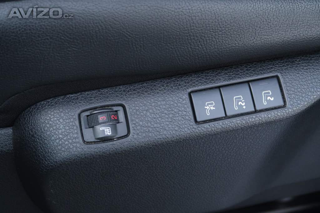 Foto inzerátu Peugeot Traveller 2.0 BlueHDi