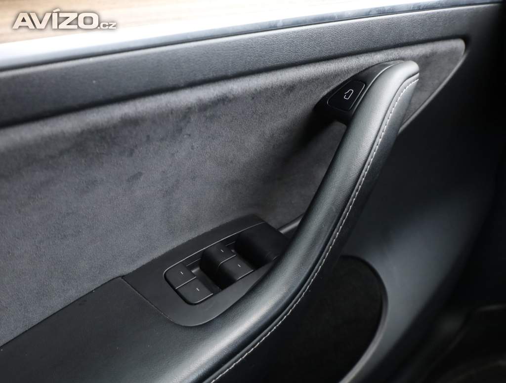 Foto inzerátu Tesla Model Y Long Range AWD 75kWh