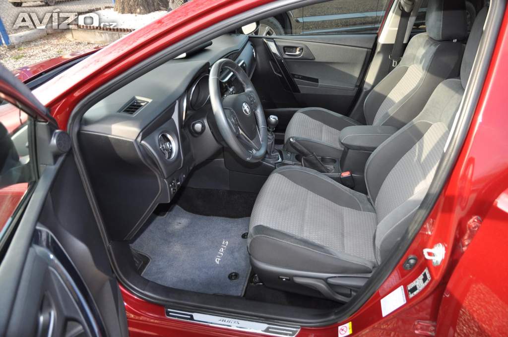 Foto inzerátu Toyota Auris 1.2i Turbo 85kW KOMBI