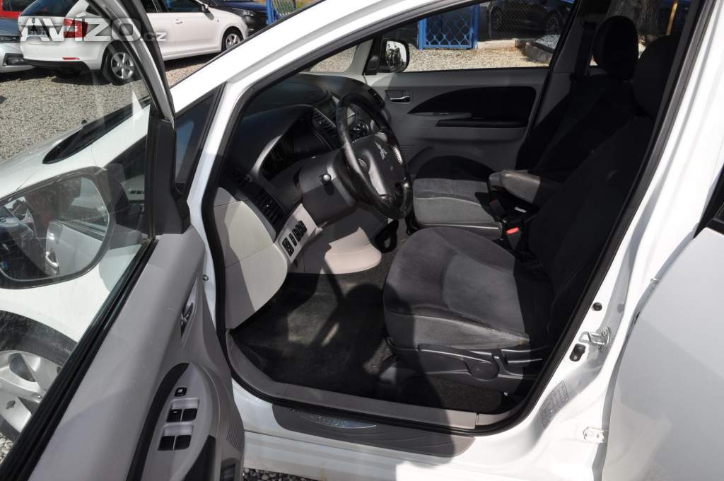 Foto inzerátu Mitsubishi Grandis 2.0Di-D 103kW 7.míst