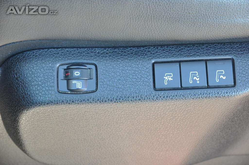 Foto inzerátu Peugeot Traveller 2.0HDi 110kW Kůže 8.míst