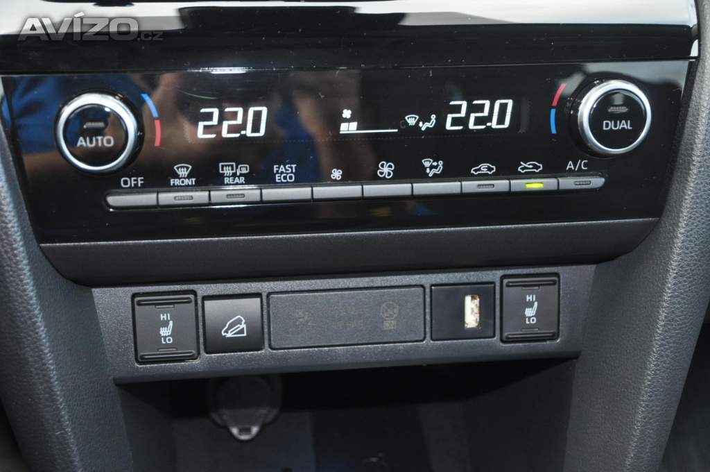 Foto inzerátu Toyota Yaris Cross 1.5HSD Executive 4x4