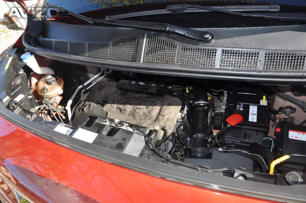 Foto inzerátu Peugeot Traveller 2.0HDi 110kW Kůže 8.míst