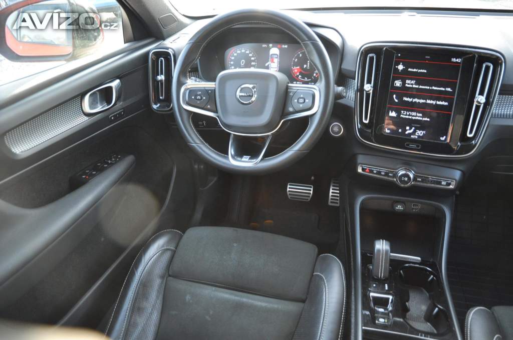Foto inzerátu Volvo XC40 2.0 B4 140kW AWD R-design