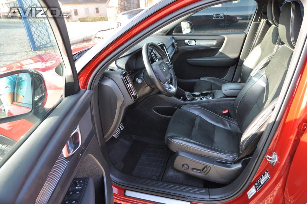 Foto inzerátu Volvo XC40 2.0 B4 140kW AWD R-design