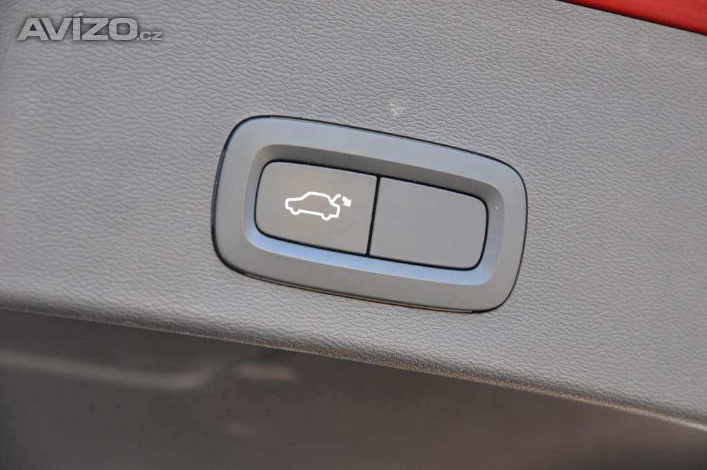 Foto inzerátu Volvo XC40 2.0 B4 140kW AWD R-design