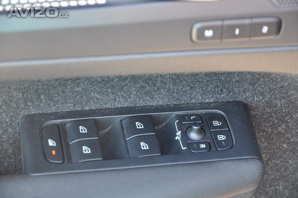 Foto inzerátu Volvo XC40 2.0 B4 140kW AWD R-design