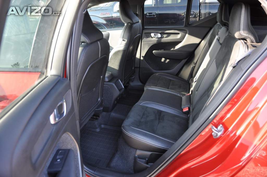 Foto inzerátu Volvo XC40 2.0 B4 140kW AWD R-design