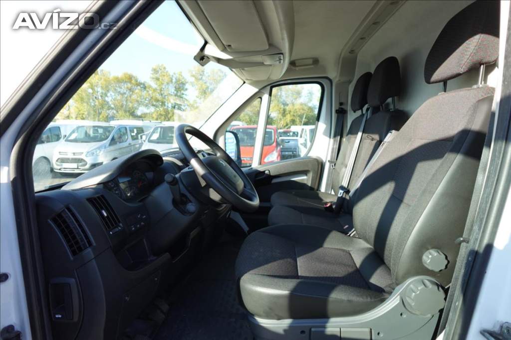 Foto inzerátu Peugeot Boxer 2,2 HDI  L2H2 KLIMA SERVISKA
