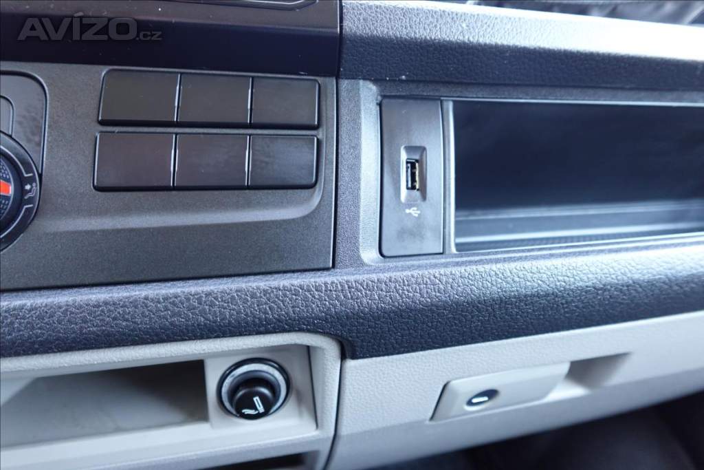 Foto inzerátu Volkswagen Transporter 2,0 TDI  L2H1 KLIMA SERVISKA