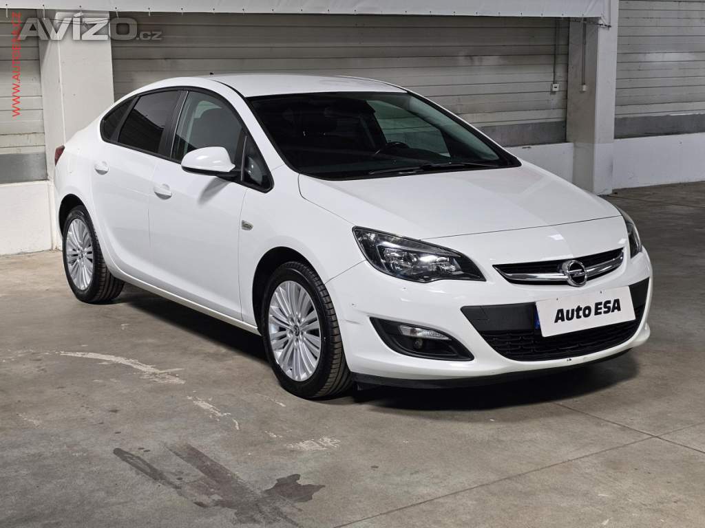 Opel Astra 1.4T, 1.maj,ČR, AC, TZ, tempo