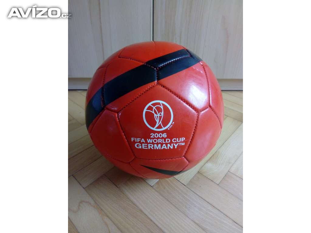 Hlavní fotka pro Prodám nový fotbalový míč Fifa 2006.