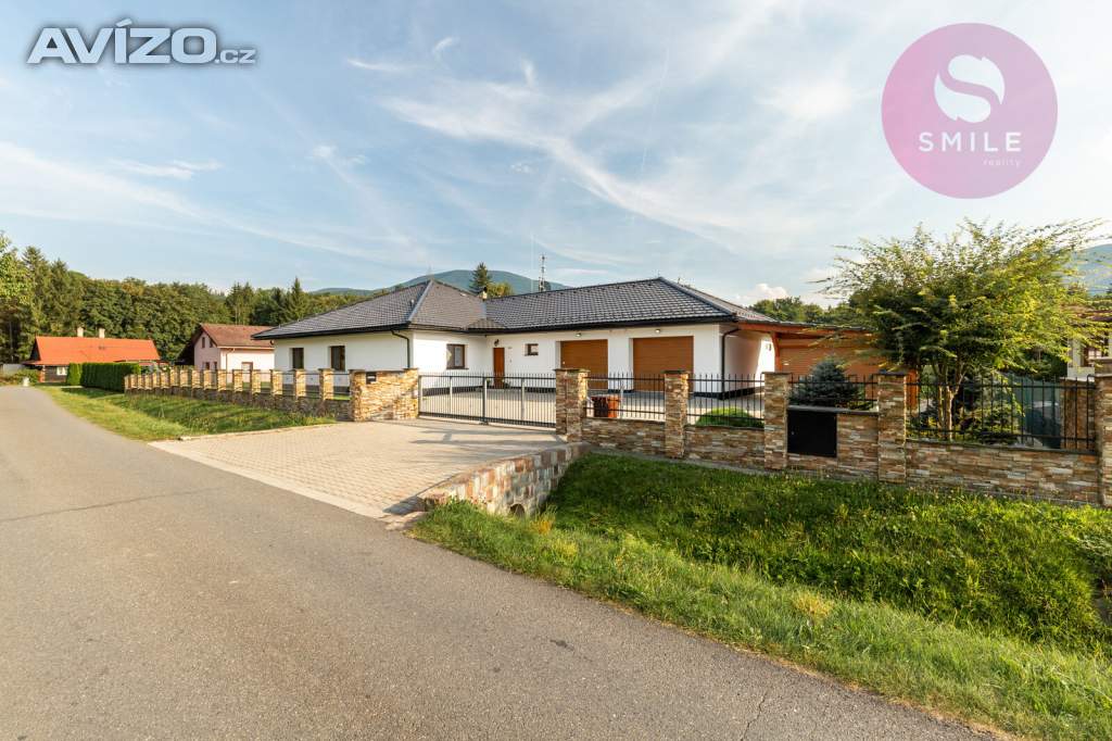 Nadstandartní rodinný dům 5+1 s pozemkem 2421m2, Čeladná