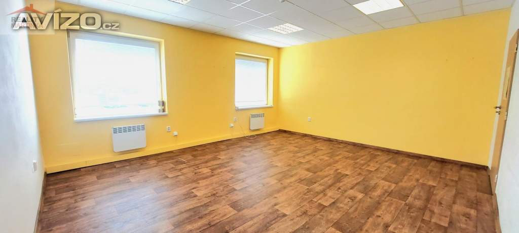 Pronájem kanceláře 24 m2 s umyvadlem, Valašské Meziříčí, ul. Hranická