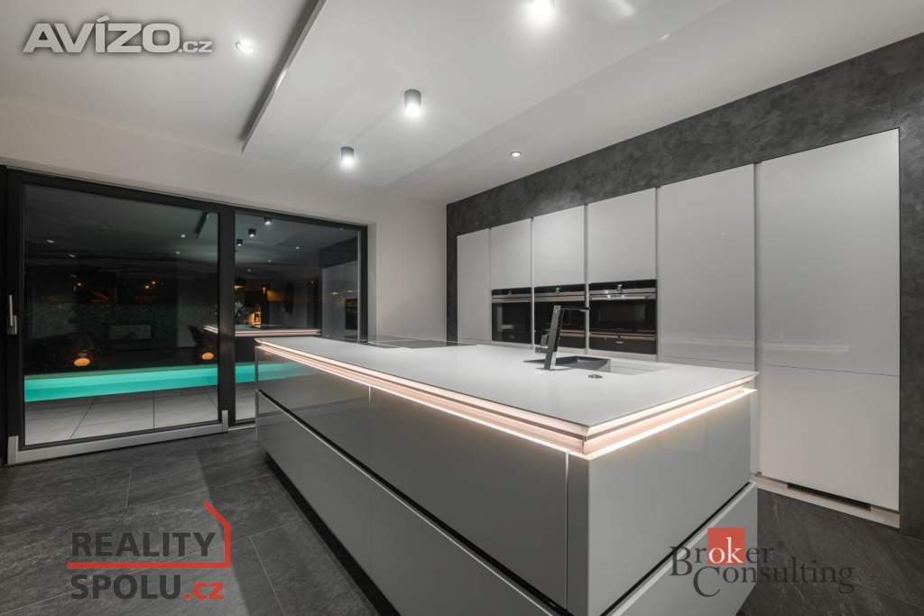 Foto inzerátu Prodej rodinného domu 216 m², Úherce