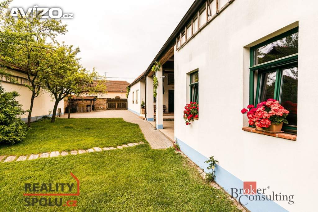 Prodej rodinné domy, 403 m² - Perná