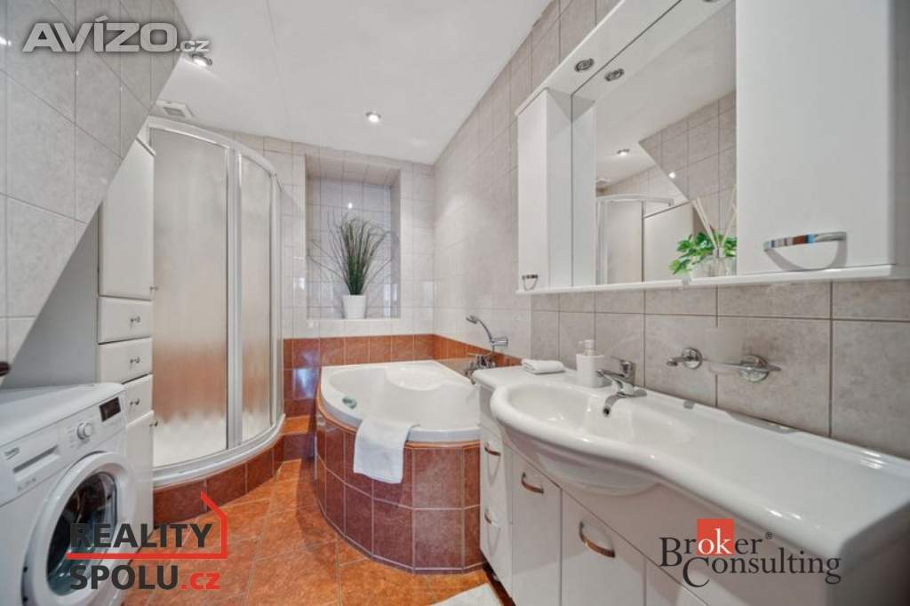 Foto inzerátu Prodej rodinného domu 500 m², Dubenec