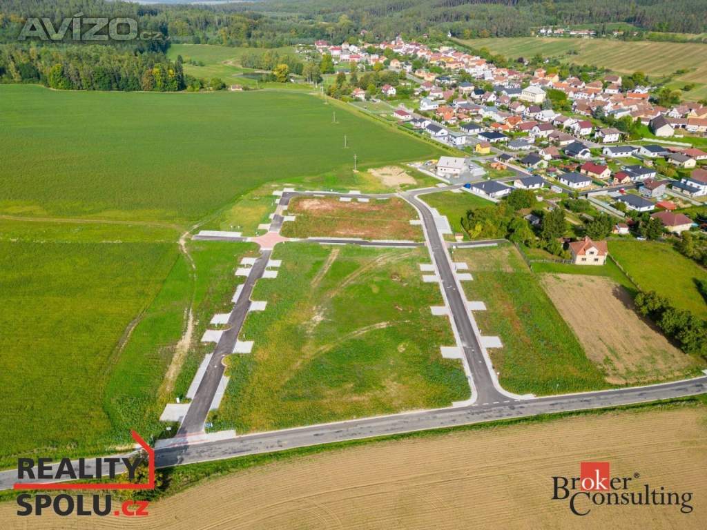 Prodej stavebního pozemku 1 569 m², Soběkury