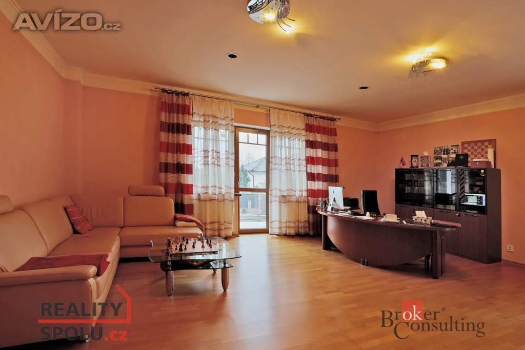 Foto inzerátu Prodej rodinné domy, 550 m² - Nová Role - Mezirolí