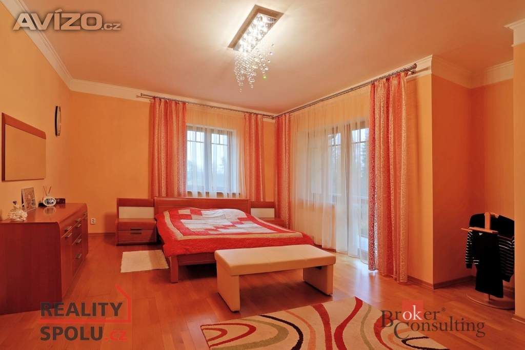 Foto inzerátu Prodej rodinné domy, 550 m² - Nová Role - Mezirolí