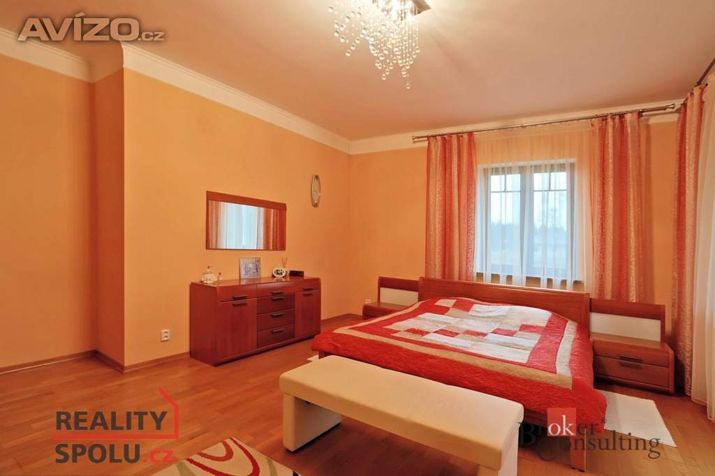 Foto inzerátu Prodej rodinné domy, 550 m² - Nová Role - Mezirolí