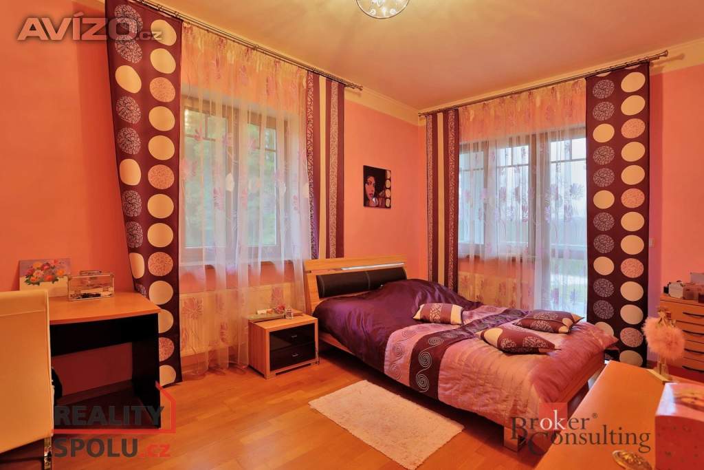 Foto inzerátu Prodej rodinné domy, 550 m² - Nová Role - Mezirolí
