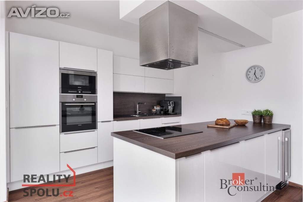 Foto inzerátu Prodej rodinného domu 190 m², Velké Popovice