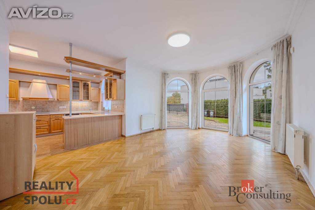 Foto inzerátu Pronájem vily 369 m², Dolní Břežany